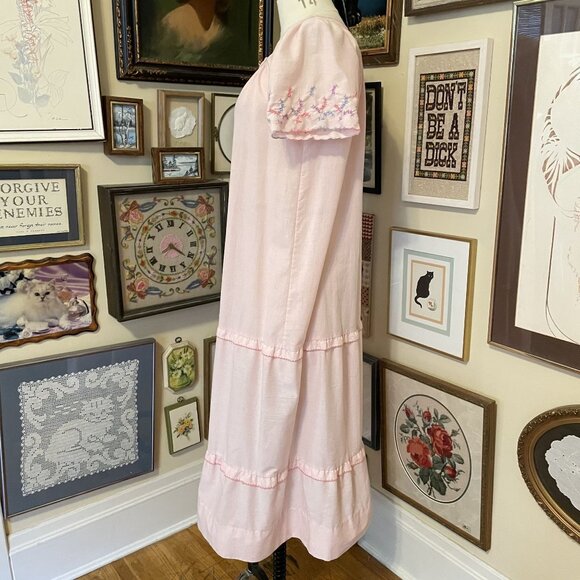 70s Vintage It's A Charm Pink Button-Down Robe With Embroidered Sleeves Size M - Picture 3 of 7